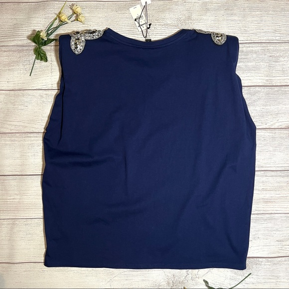 EXPRESS Embellished Padded Shoulder Crew Neck Tee - Picture 10 of 16